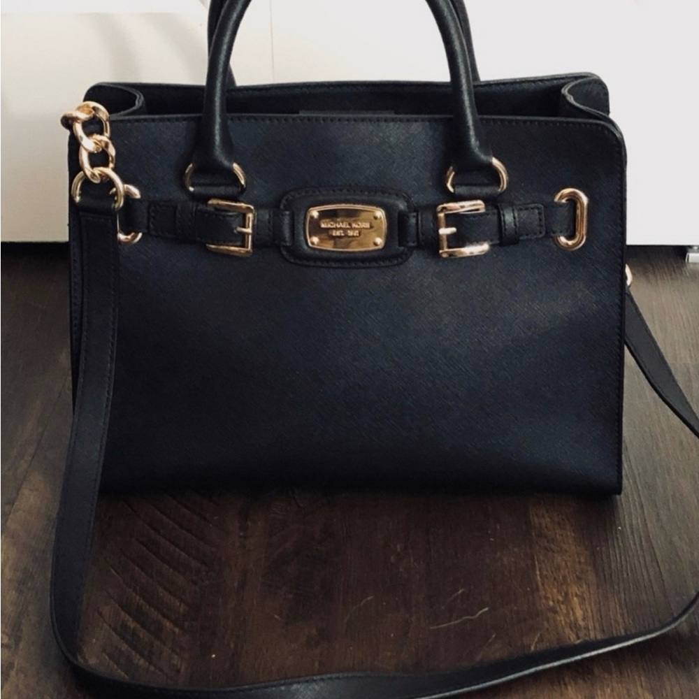 Michael Kors Handbag black & Gold Shoulder non adjust crossbody (new)